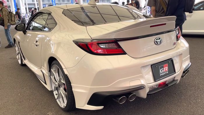 Tampilan Toyota GR 86 dengan paket GR Parts Customization Concept yang lebih kalem