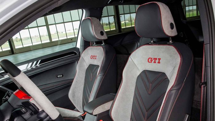 Tampilan belakang VW Golf GTI Next Level