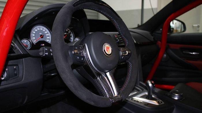 Tampilan setir BMW M4 Coupe garapan Mahart