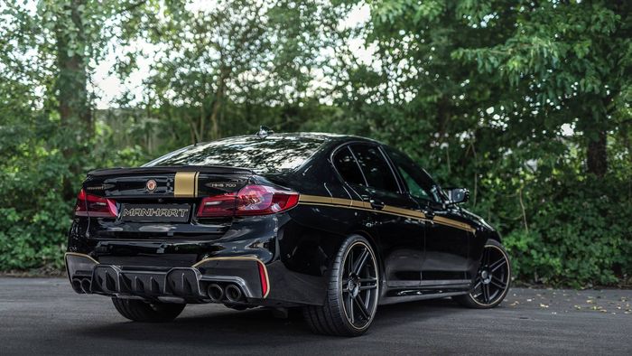 BMW M5 hasil modifikasi Manhart