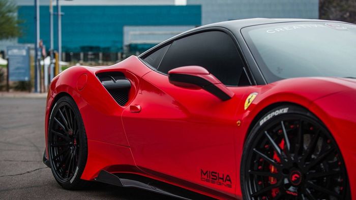 Side skirts Ferrari 488 GTB hasil modifiksi Misha Design