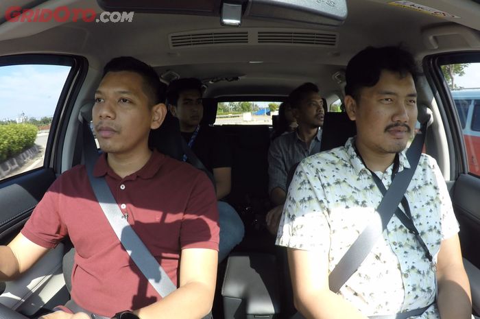 Toyota Rush ketika dites dengan muatan penumpang dan barang masih terasa keras bantingannya