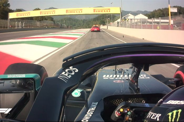 Lewis Hamilton saat di belakang Safety Car di F1 Mugello (11-13/09/2020)