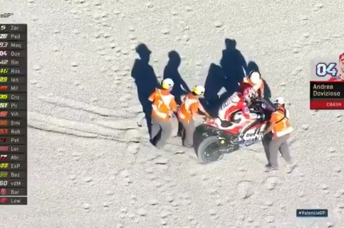 Andrea Dovizioso jatuh di MotoGP Valencia