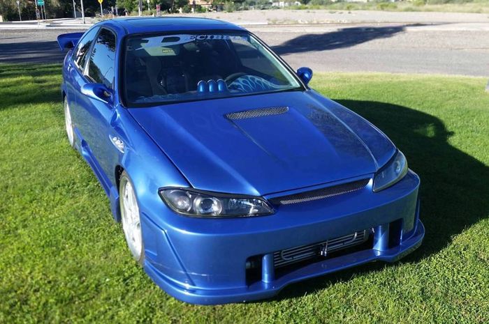 Modifikasi Honda Civic yang maksa jadi Nissan Skyline