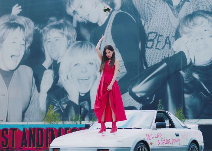 Wow Video Klip Solo Jennie Blackpink Ada Mobil Sport Legendaris Ini Semua Halaman Gridoto Com