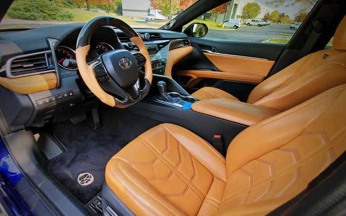 Tampilan kabin modifikasi Toyota Camry bekas SEMA Show 2018 ini