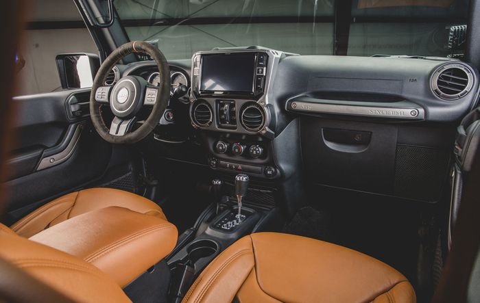 Tampilan kabin modifikasi Jeep Wrangler
