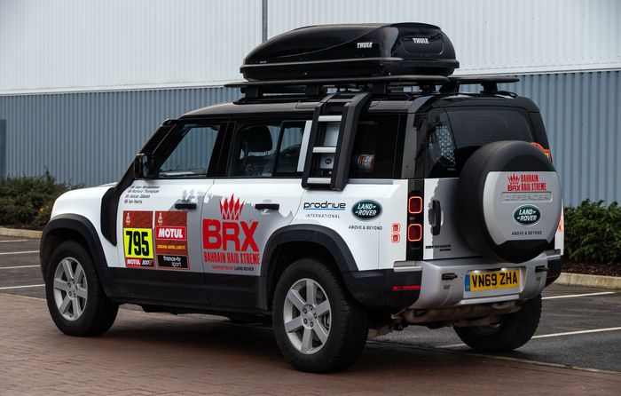 Land Rover Defender juga ini dilengkapi Explorer Pack