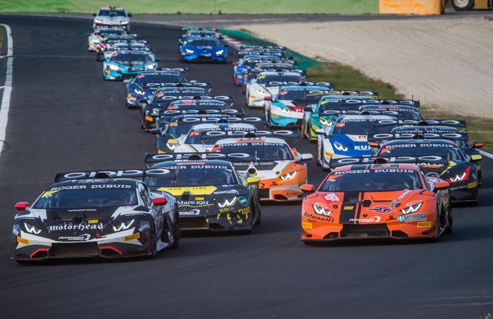Start kelas PRO-AM di World Final Lamborghini Super Trofeo 2018 di sirkuit Vallelunga, Italia