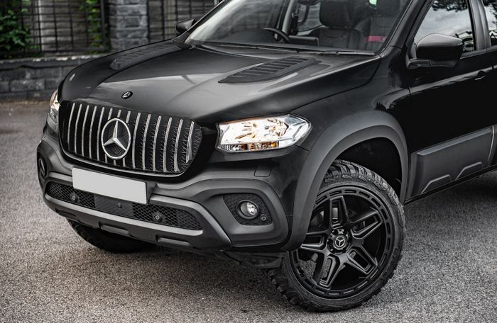 Tampilan depan modifikasi Mercedes-Benz X-Class garapan Chelsea Truck Company