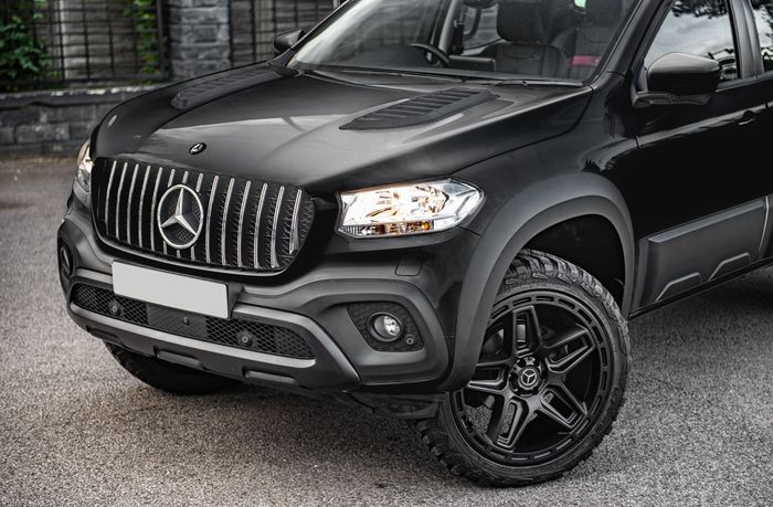 Tampilan depan modifikasi Mercedes-Benz X-Class bikinan Chelsea Truck Company