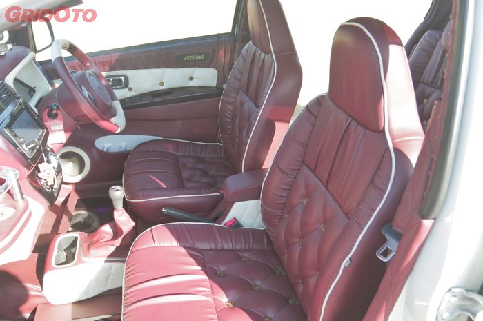Interior Agya berkonsep elegan, ubahannya full pakai MBtech Camaro