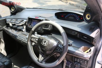 Interior dan Audio Honda Freed Ini Dimodifikasi Bertahap, Hasilnya 