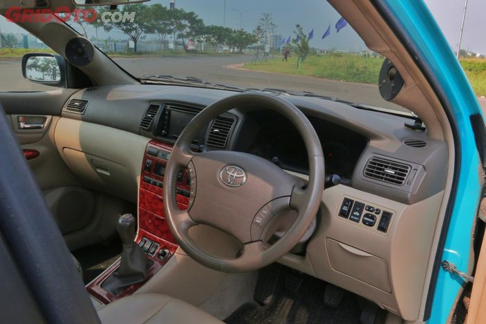 Interior Toyota Corolla Altis
