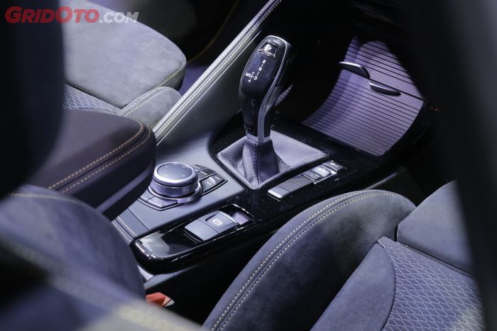 BMW X2 pakai transmisi otomatis baru dual clutch 7 percepatan