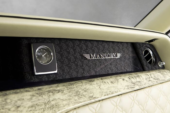 Kabin Rolls-Royce Phantom Bushukan Edition 
