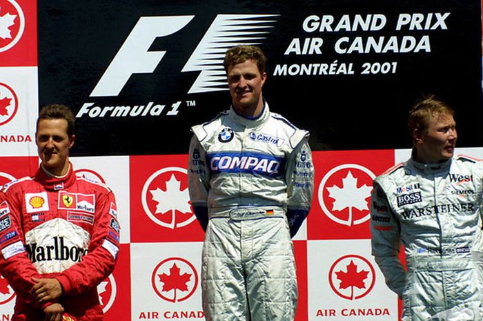 Ralf Schumacher berdiri di podium tertinggi GP F1 Kanada tahun 2001, setelah mengalahkan kakaknya Michael Schumacher dari tim Ferrari dan pembalap McLaren Mika Hakkinen