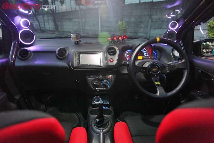 Pakai Roll Cage 4 Titik Dan Audio 3way Perlengkapan Modifikasi Mobilio Rocket Bunny Gridoto Com