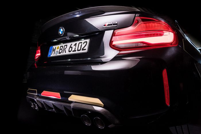 Buritan BMW M2 pakai liver ala seragam Timnas Sepakbola Jerman