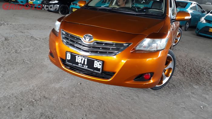 plat nomor Toyota Vios bermuka dua