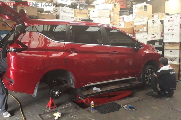 Foto Ilustrasi. Proses riset dan pengukuran suspensi Mitsubishi Xpander