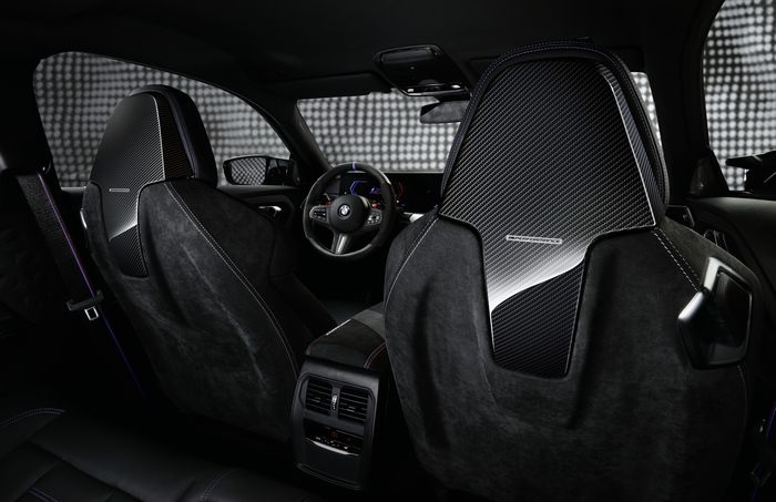 Tampilan kabin modifikasi BMW M2 baru dengan aksesori M Performance