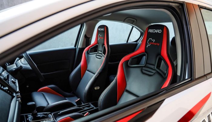 Tampilan interior modifikasi Honda City bergaya rally