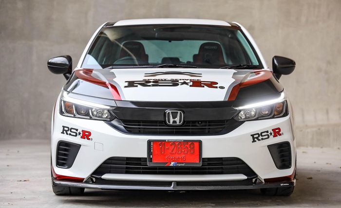 Tampilan depan modifikasi Honda City bergaya rally