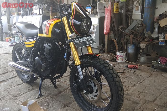 Yamaha Scorpio niru Ducati Scrambler