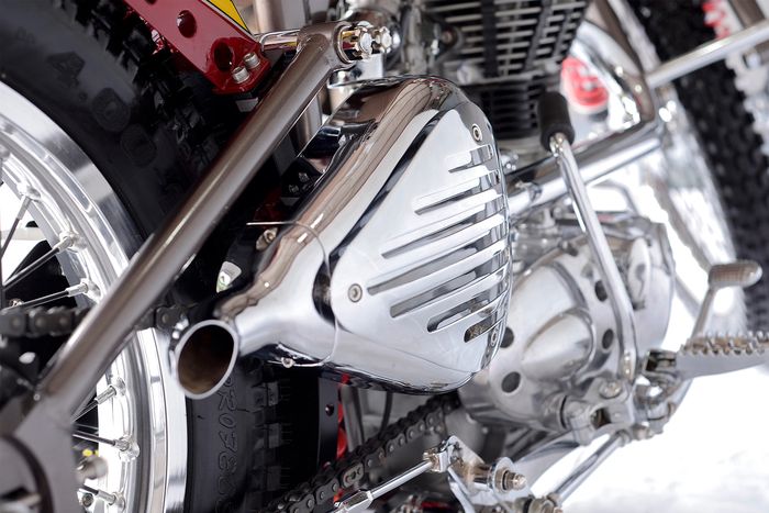 Bentuk knalpotnya aneh banget