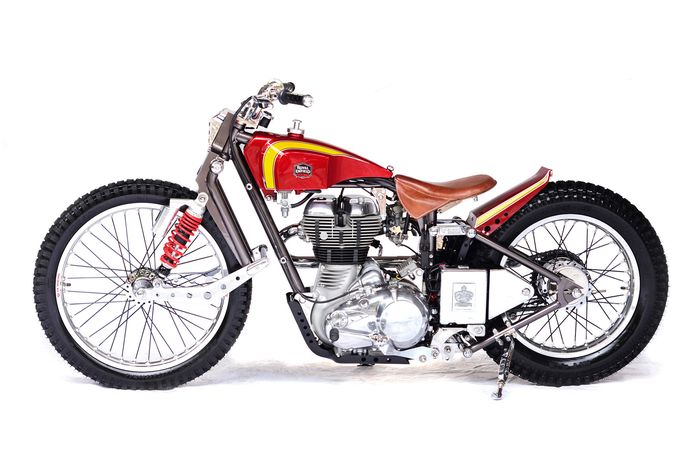 Royal Enfield Bullet 350 mau garuk tanah tapi bentuknya malah bobber