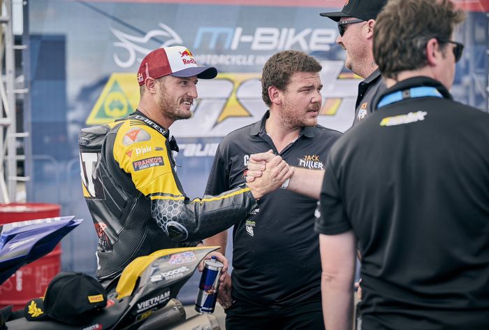Jack Miller berkompetisi di balap Superbike Australia 2022 di Sirkuit The Bend sebagai bintang tamu 