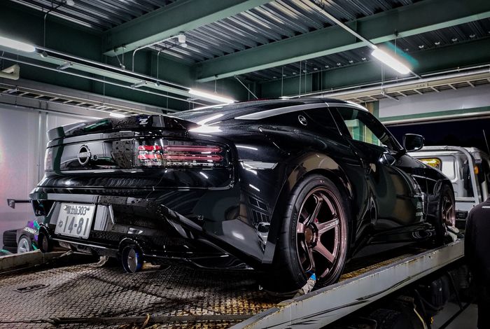 Modifikasi Nissan Fairlady Z berkaki sporty ditopang pelek Advan Racing GT