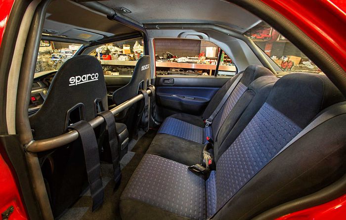 Tampilan interior modifikasi Mitsubishi Evo VIII drag