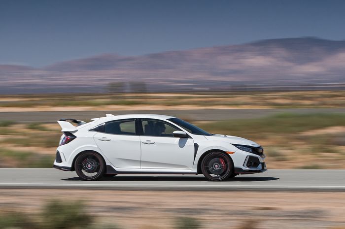Civic Type R dipacu di trek