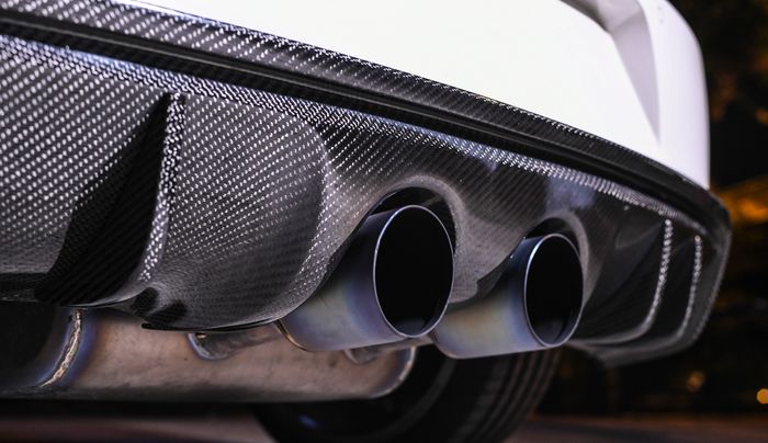 Exhaust custom baru berbahan titanium pada VW Golf Mk6 GTI