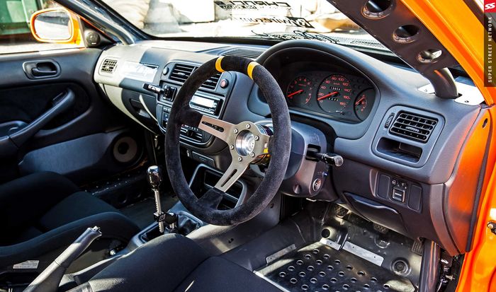 Kabin Honda Civic Ferio dikemas dengan tampilan racing