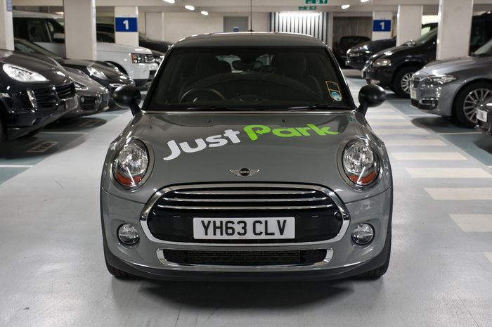 Ilustrasi lokasi parkir mobil