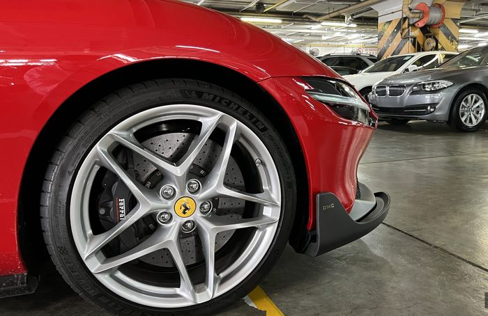 Modifikasi Ferrari Roma pasang pelek Pur Wheels ukuran belang 21 dan 22 inci