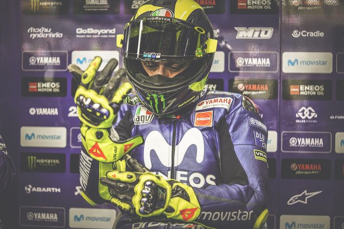 Valentino Rossi menunggu dan melihat kondisi cuaca di MotoGP Australia