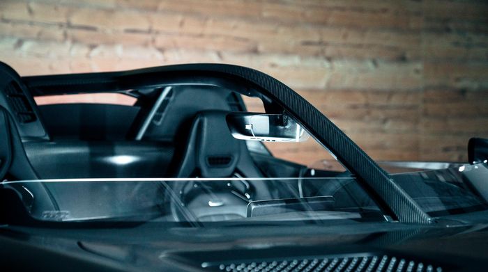 SpeedBow berbahan serat karbon terpasang di Mercedes-AMG GT R