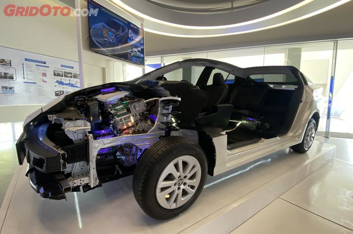 Toyota Prius Hybrid di xEV Center Toyota.