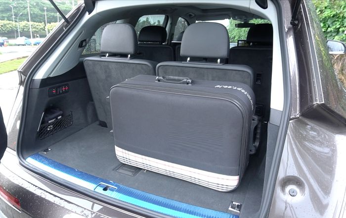 Jika bangku baris ketiga berfungsi hanya bisa memuat beberapa koper