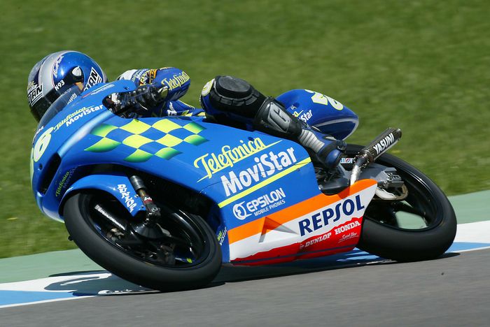 Dani Pedrosa menggeber Honda RS125 pada GP 125 cc tahun 2002, di tahun inilah ia meraih kemenangan pertama dalam karier balapnya