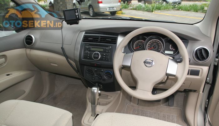 Kabin Nissan Grand LIvina 2007