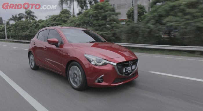 Mazda2  akselerasi dan konsumsi BBM ada diangka rata-rata (komparasi Compact Hatchback)