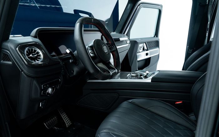 Interior Mercedes-AMG G63 juga dikemas lebih berkelas