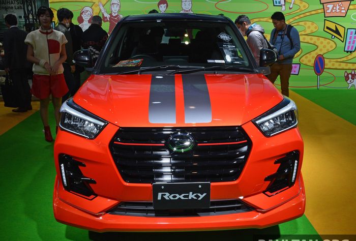 Tampilan depan modifikasi Daihatsu Rocky bergaya sporty