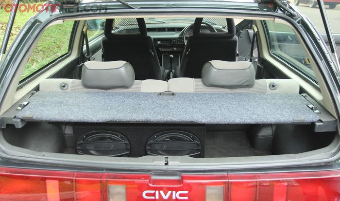 Honda Civic Wonder 1987. Board cover bagasi dapat dalam kondisi NOS